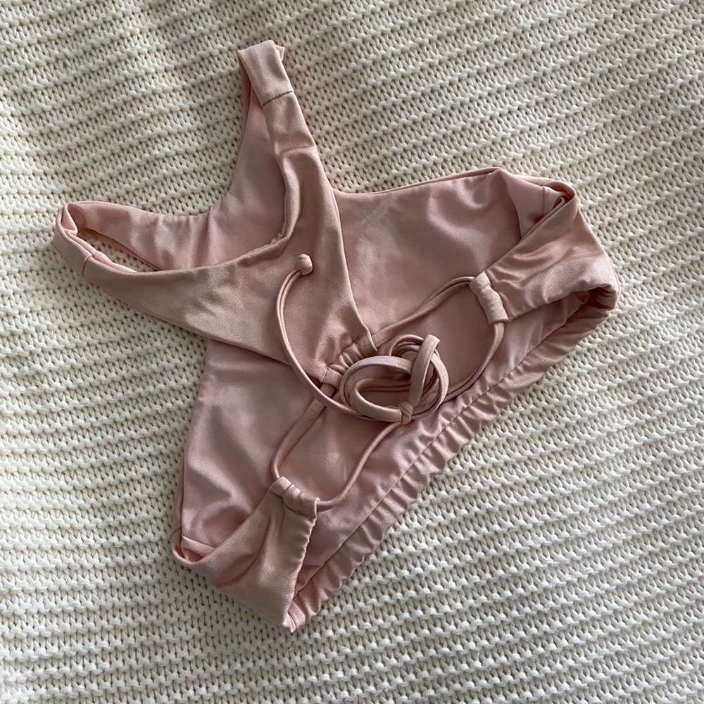 Billabong nude swim top size medium - Picture 2 of 2